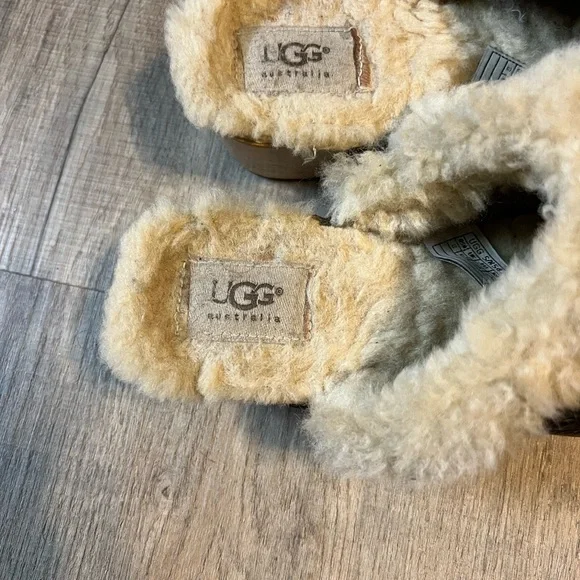 UGG Clogs - Picture 7 of 11